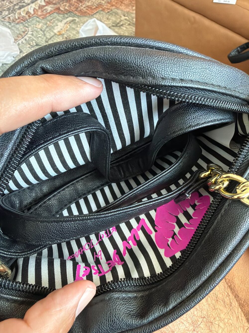 Luv Betsey Johnson Artist Paint Palette Multicolor Black Crossbody Bag - Picture 2 of 2